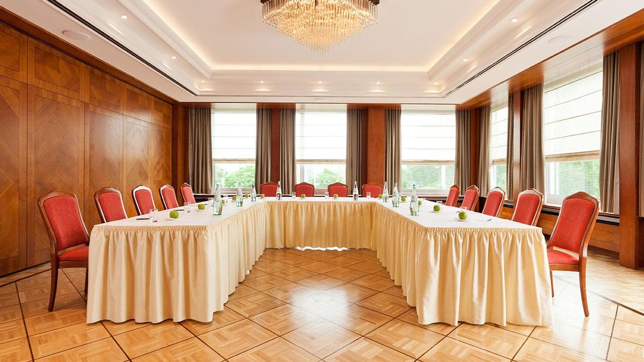 Stuttgart   Salon Hohenzollern image 1