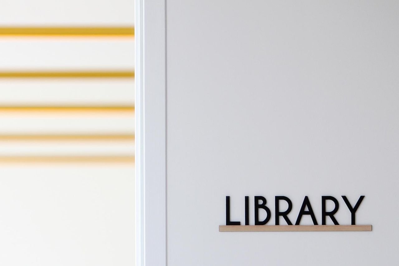 Paris workshop spaces Meeting room Library image 3