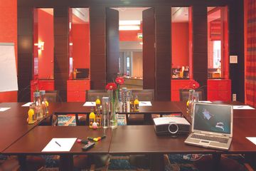 Rest of the World Kaminzimmer image 1