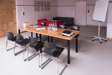 Berlin workshop spaces Unusual venue Workshop at a bouldering gym image 1