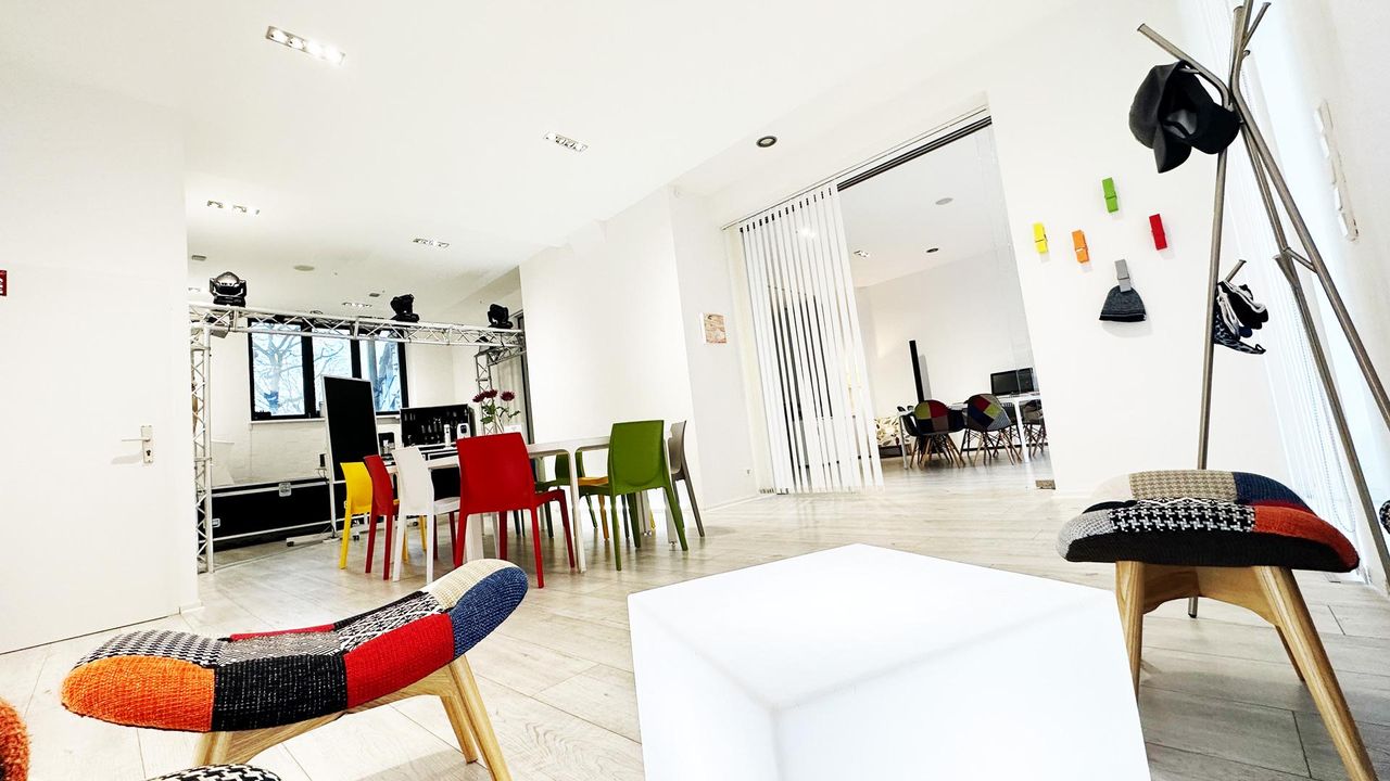 Hannover Mobiles Arbeiten Meetingräume Digitaler & modularer -  Workshop- & Tagungsraum mit Schaufenster image 13