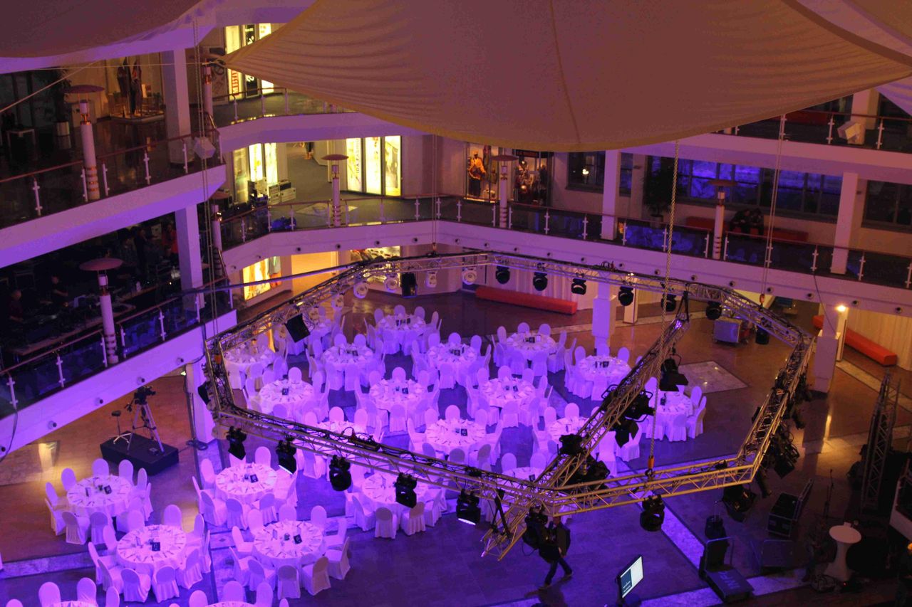 Rest of the World   Galahalle image 1