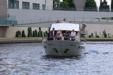 Berlin PR & Marketing Event Schiff/Eventschiff/Floß Motoryacht BELLEVUE image 9