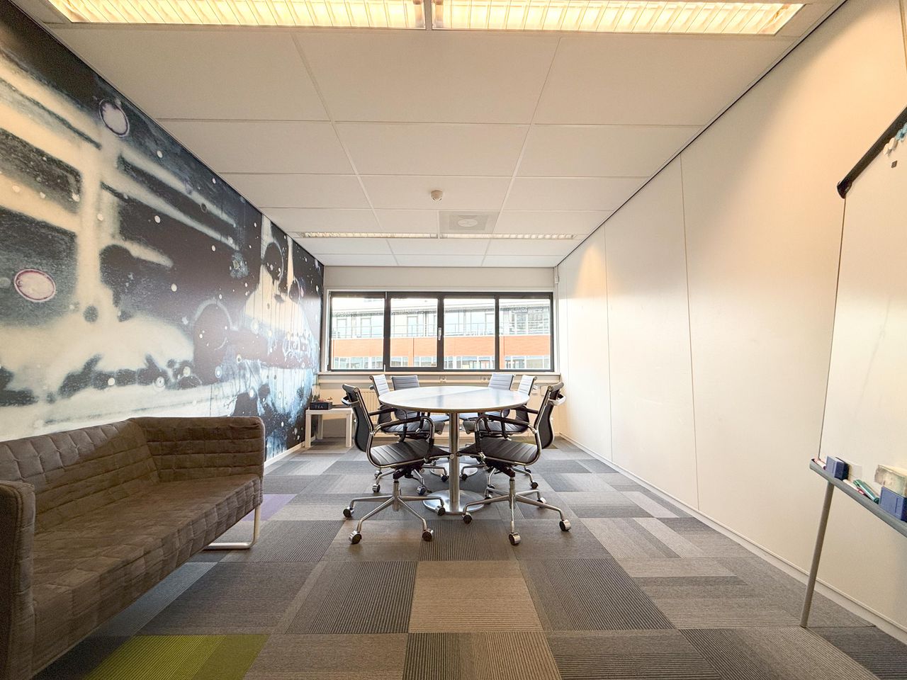 Leiden Offsite meeting Meeting room b. Vergaderruimte Airport image 0