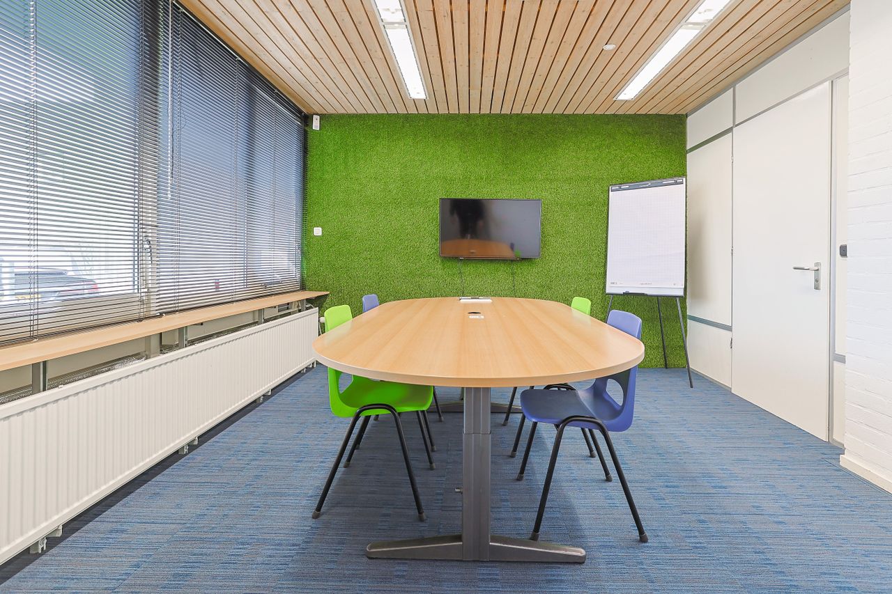 Emmeloord Mobiel Werken Meeting room Vergaderruimte Blue image 0