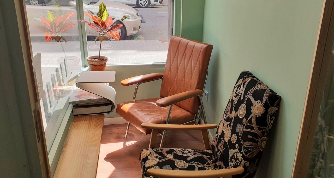 Barcelona Creative Meeting Coworking space Cosy café retro-chic image 7