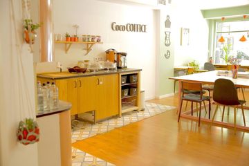 Barcelona Creative Meeting Coworking space Cosy café retro-chic image 0