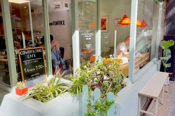 Barcelona Creative Meeting Coworking space Cosy café retro-chic image 1