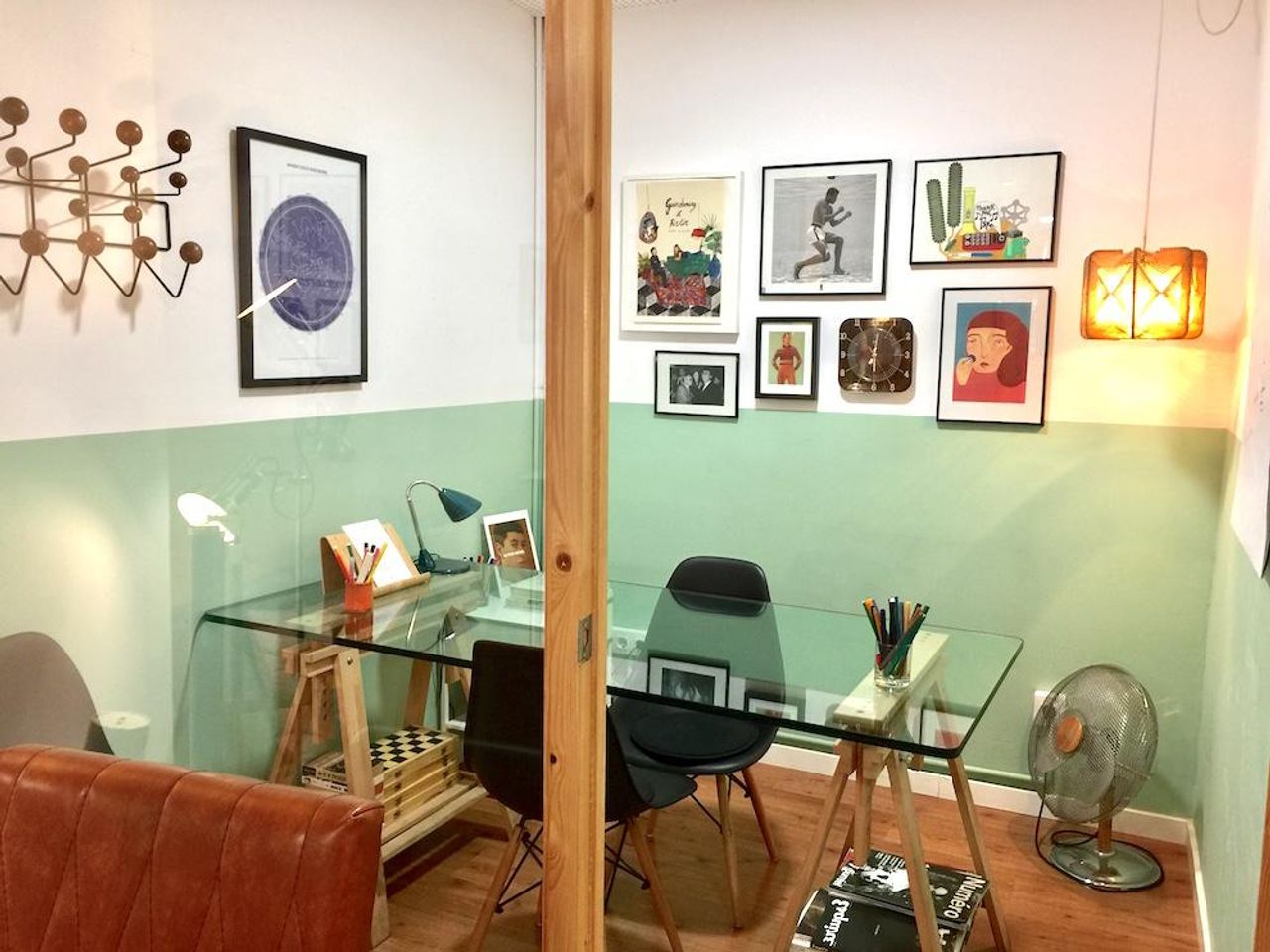 Barcelona Creative Meeting Coworking space Cosy café retro-chic image 9