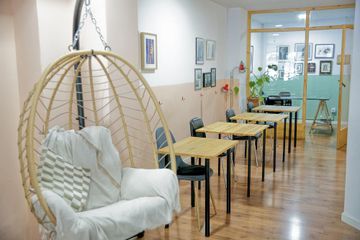 Barcelona Creative Meeting Coworking space Cosy café retro-chic image 2