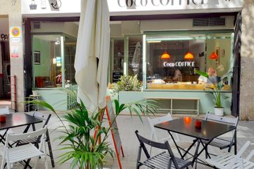 Barcelona Creative Meeting Coworking space Cosy café retro-chic image 3