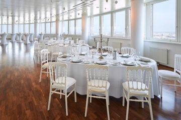 Vienna training rooms Function Room Large Bright Cozy Lounge image 17