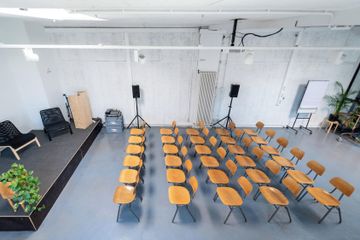 Berlin workshop spaces Coworking space Gorgeous loft space with breakout room image 3