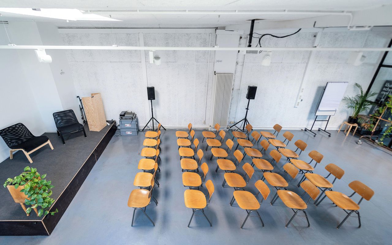 Berlin workshop spaces Coworking Space Wunderschöner Loft-Raum mit Breakout-Raum image 3