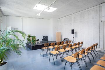 Berlin workshop spaces Coworking space Gorgeous loft space with breakout room image 1