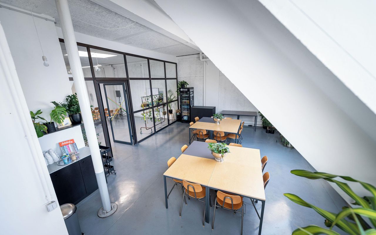 Berlin workshop spaces Coworking Space Wunderschöner Loft-Raum mit Breakout-Raum image 4