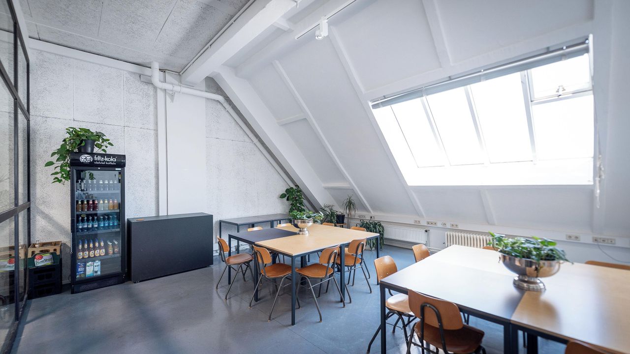 Berlin workshop spaces Coworking Space Wunderschöner Loft-Raum mit Breakout-Raum image 5