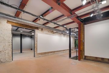 Paris corporate event spaces Industrial space Espace Cinko image 6