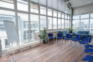 Dresden workshop spaces Meetingraum Heller und geräumiger Seminarraum in Striesen image 0