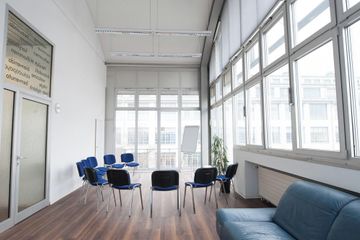 Dresden workshop spaces Meetingraum Heller und geräumiger Seminarraum in Striesen image 1