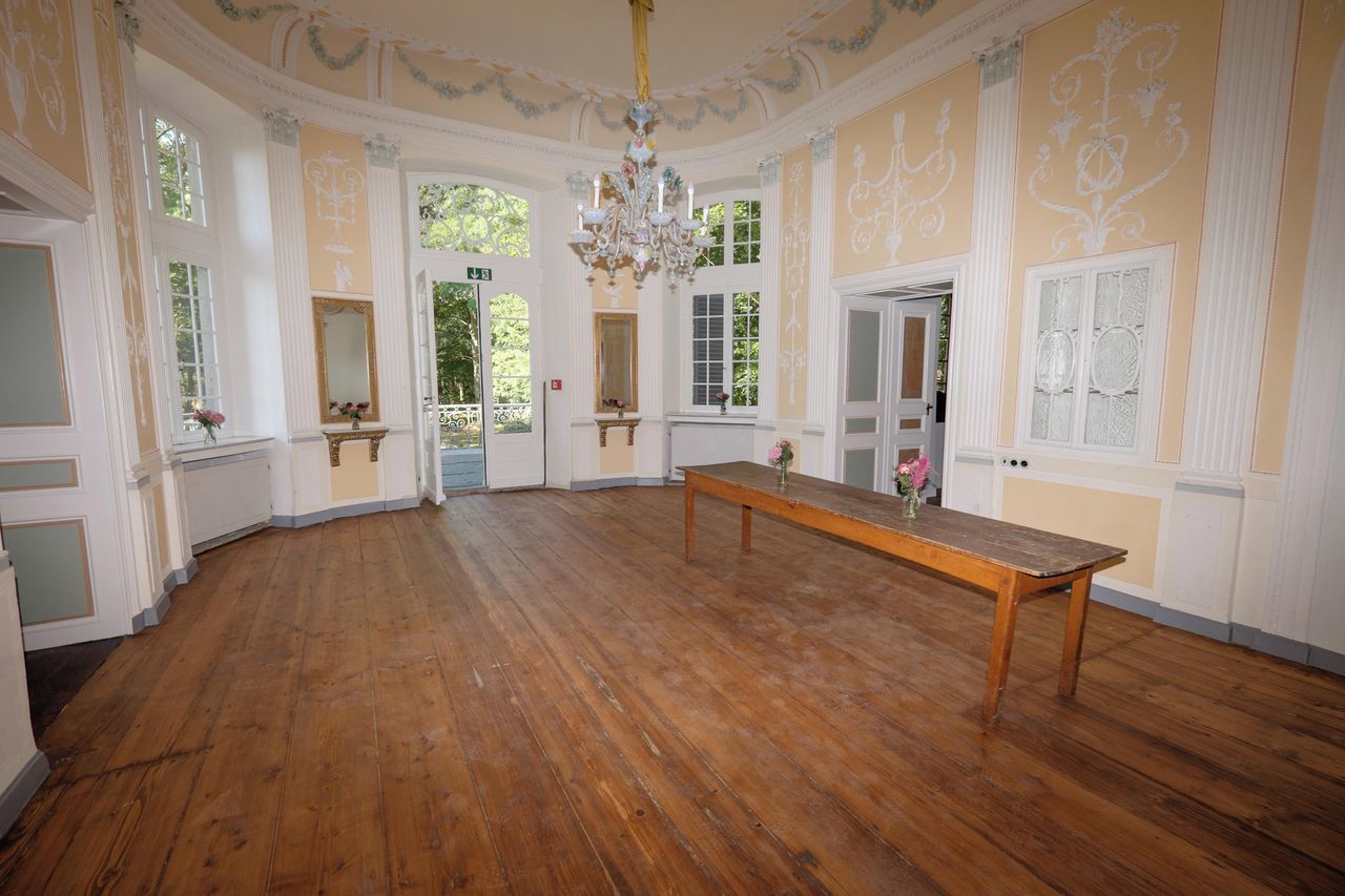 Cologne corporate event spaces Castle Conference Room image 15