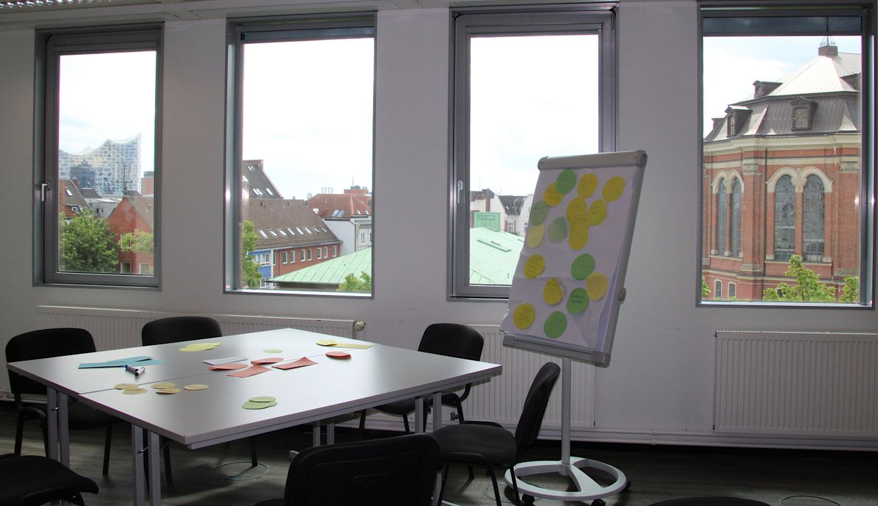 Hamburg Mobiles Arbeiten Workshopruimtes Tagungs- und Seminarraum mit Michelblick image 6