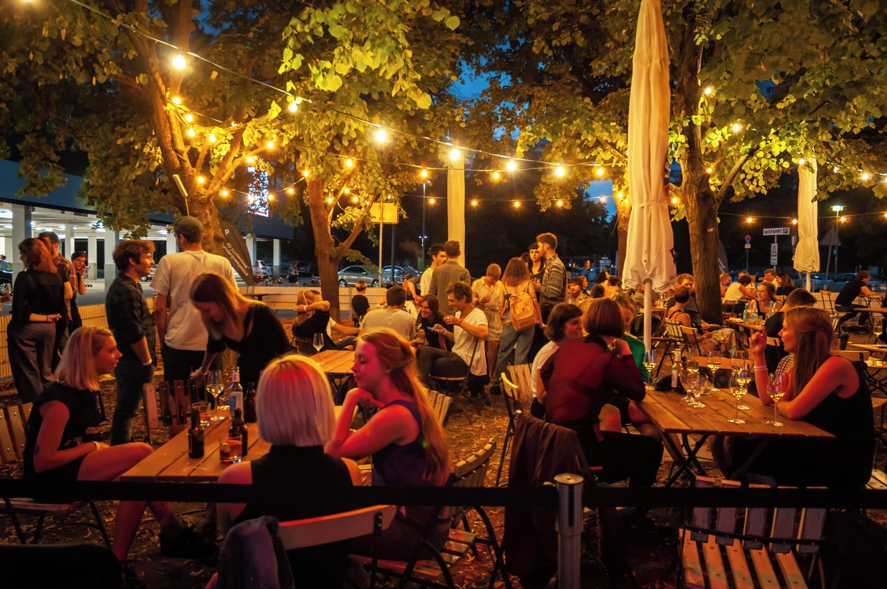 Berlin corporate event spaces Cafe Meeting und Event Space image 41