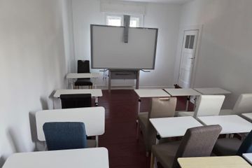 Berlin   Großer Veranstaltungsraum mit Smartboard – perfekt für Workshops & Semin image 1