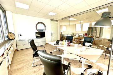 Hannover Kundengespräch Business center Glashaus image 3