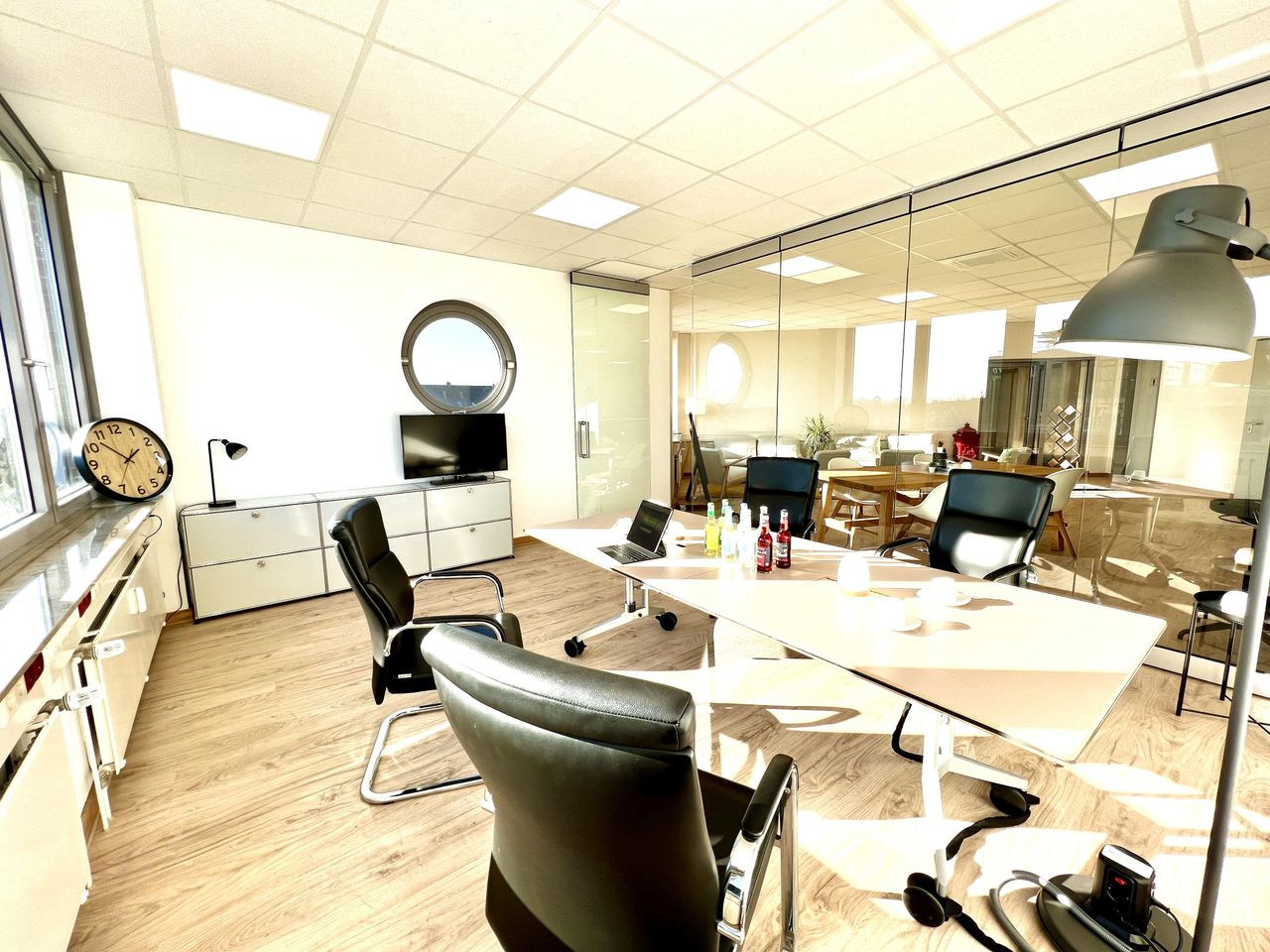 Hanover Kundengespräch Business center Glashaus image 3