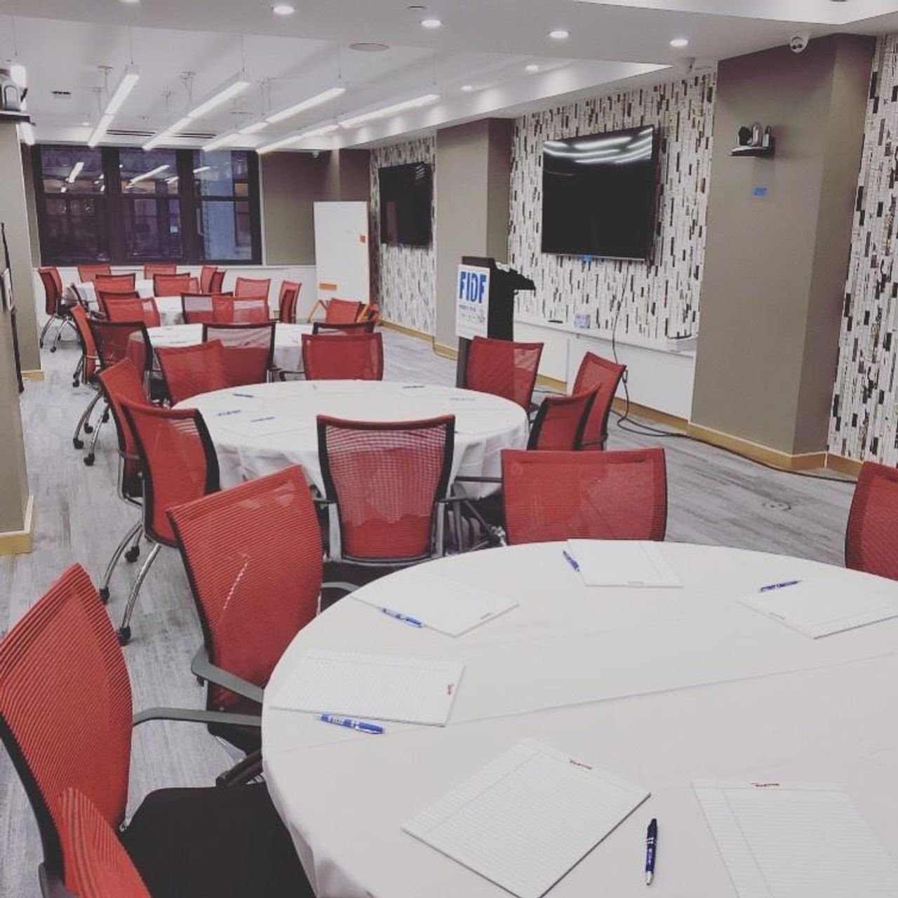 NYC training rooms Meeting room The Sinatra Room image 3