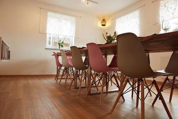 Rest of the World workshop spaces Meeting room Beautiful meeting room for up to 14 people image 3