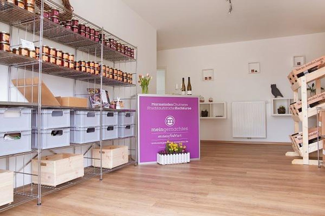 Rest of the World workshop spaces Meeting room Beautiful meeting room for up to 14 people image 5