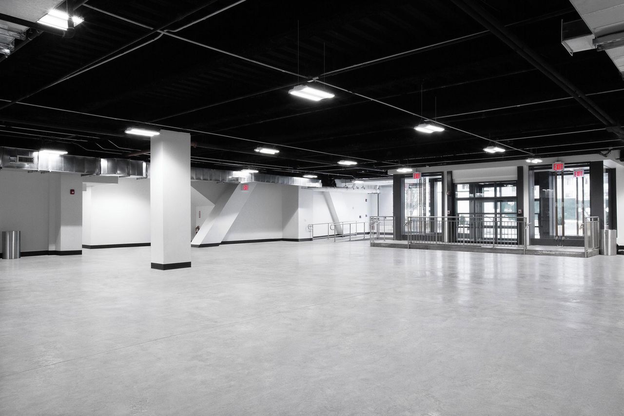 NYC corporate event spaces Party room Huge premier loft image 7