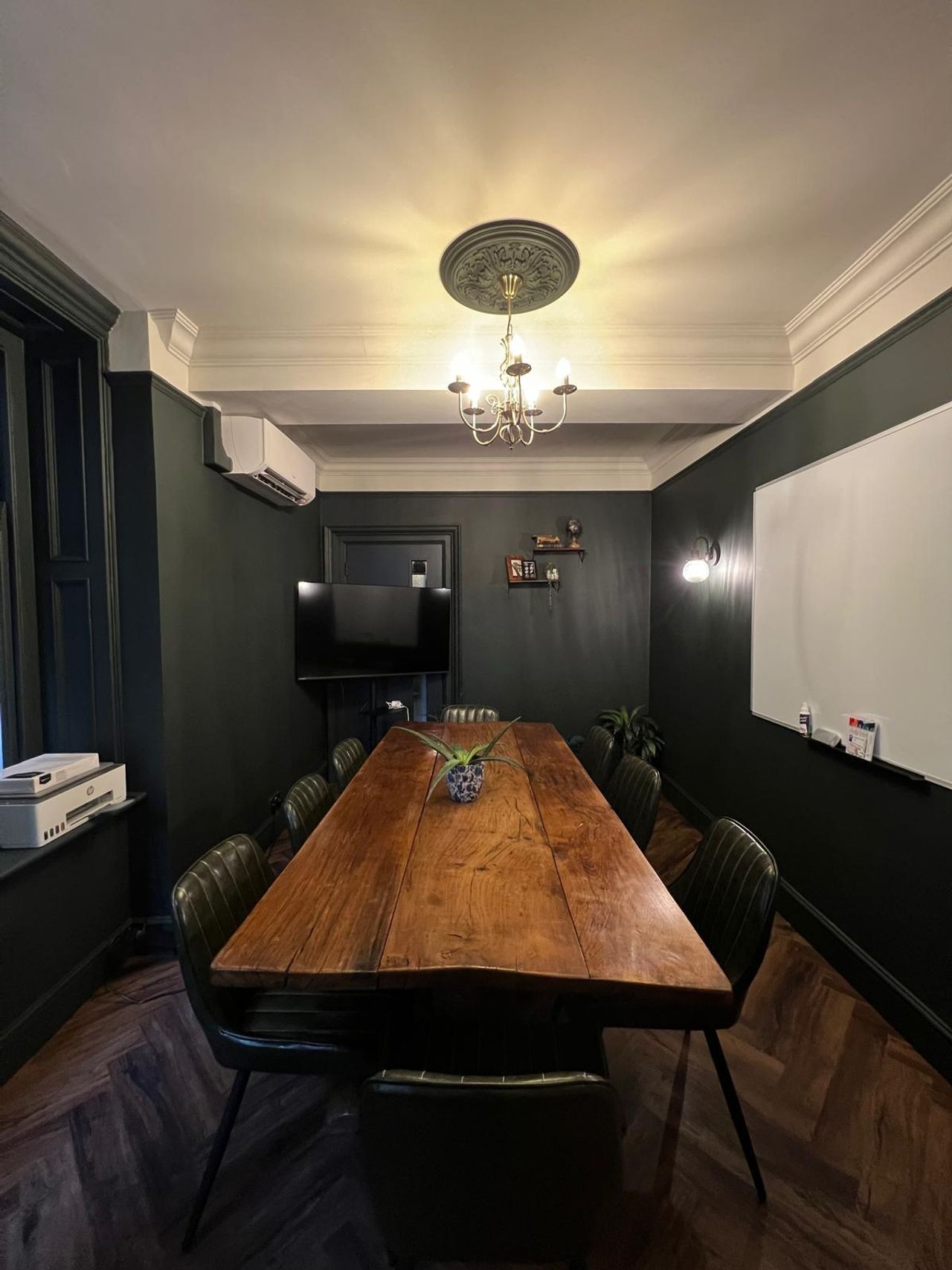 London Mobile Working Boardroom St Georges House Premium Meeting Room image 5