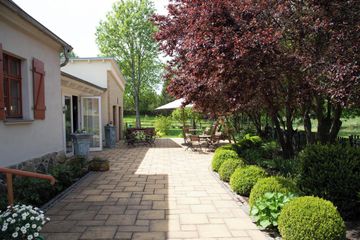 Rest der Welt training rooms Historisches Gebäude Rittergut Damerow// Working Café image 2