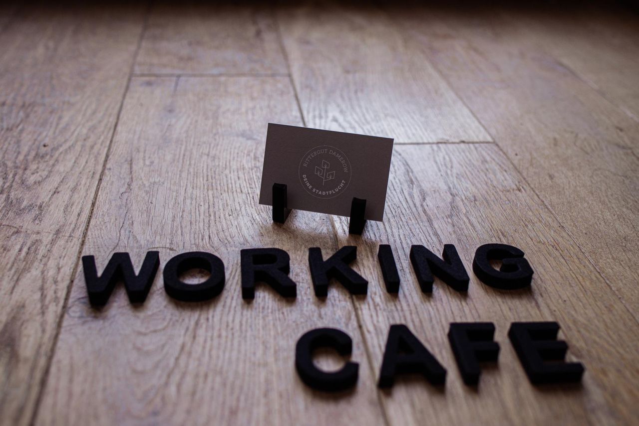 Rest der Welt training rooms Historisches Gebäude Rittergut Damerow// Working Café image 9