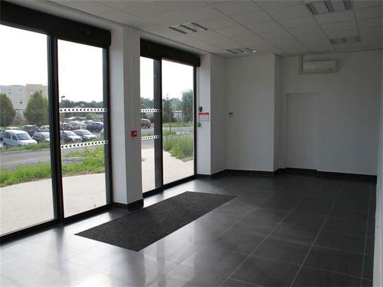 Rest der Welt training rooms Meetingraum Salle KENZO image 2