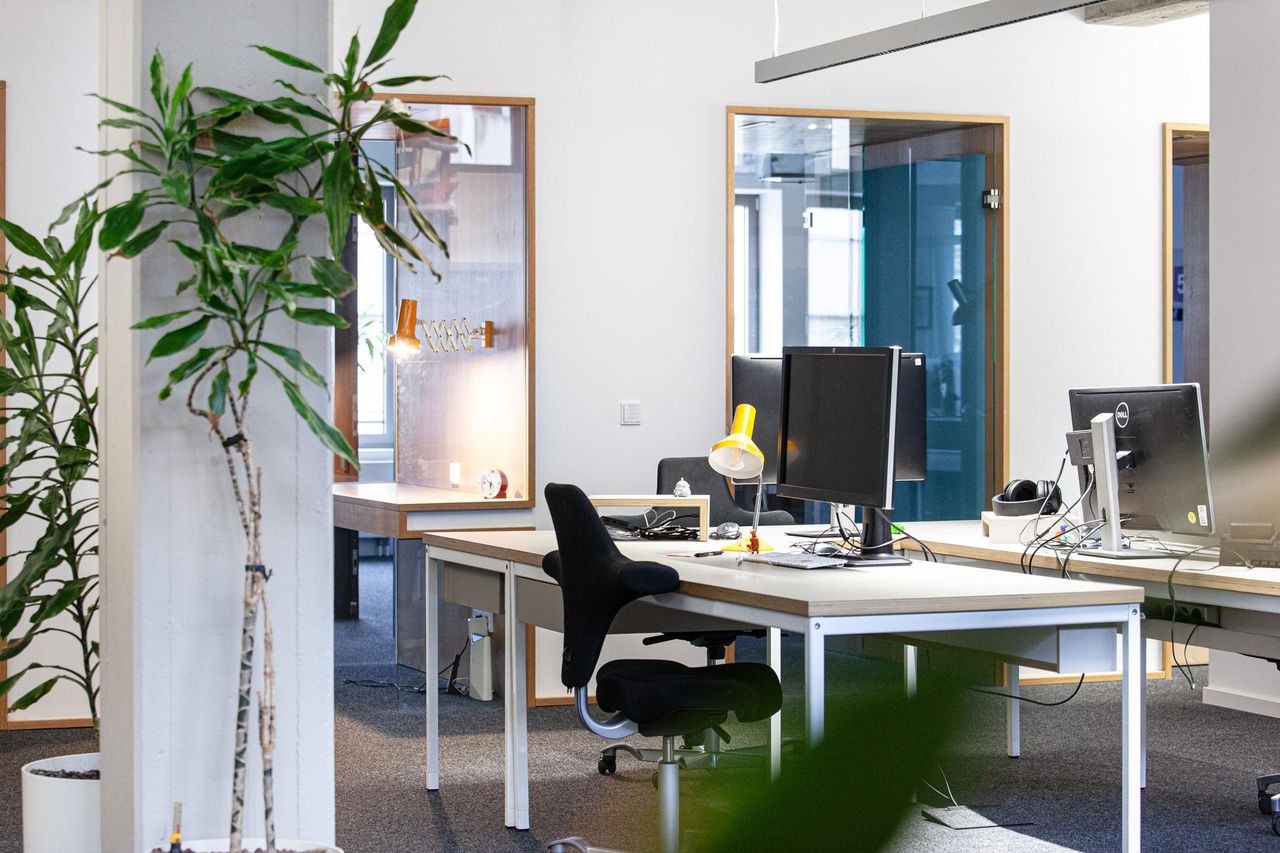 Dortmund  Meeting room B-Work Premium Desk image 0