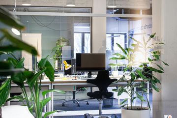 Dortmund  Vergaderzalen B-Work Premium Desk image 1