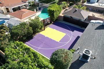 Los Angeles Open Air Location Lakers Themed Outdoor Basketball Court image 1
