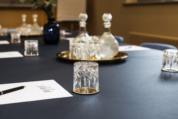 Rest der Welt Kundengespräch Meetingräume Business image 1