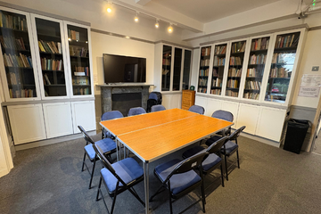 London Meeting room Library image 0