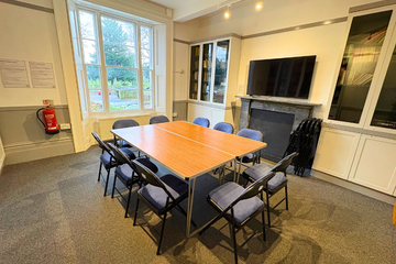 London Meeting room Library image 1