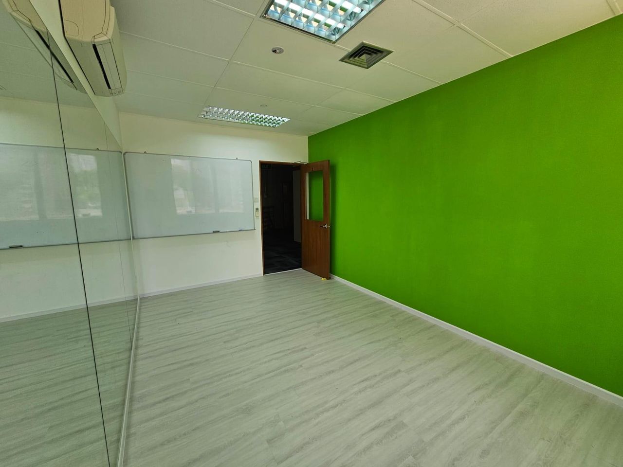 Singapore  Meeting room Rehearsal/ Green Screen Pod image 2