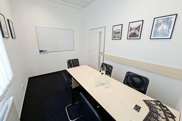 Rest of the World  Meeting room D5Meeting image 2