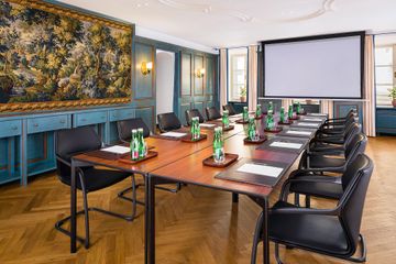 Salzburg Client Meeting Boardroom Bibliothek image 4