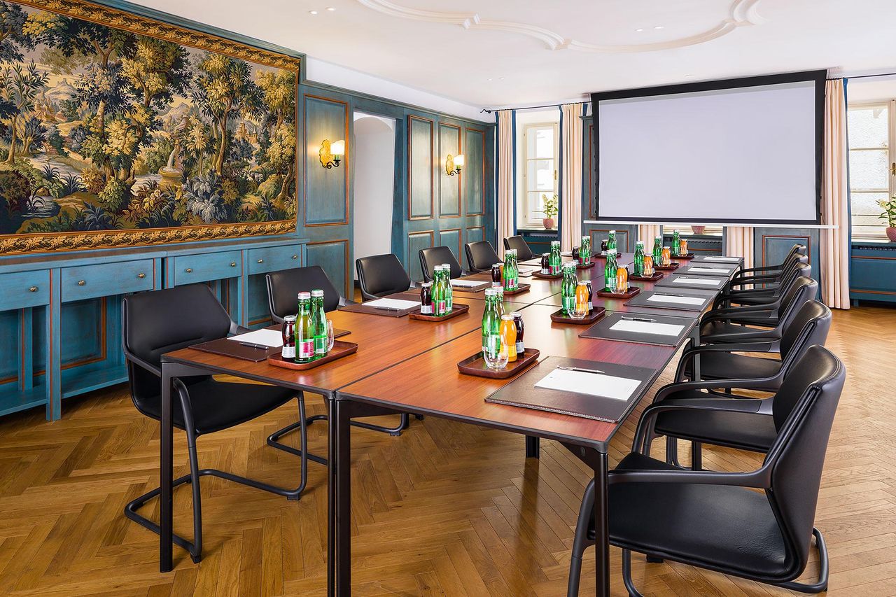 Salzburg Client Meeting Boardroom Bibliothek image 5