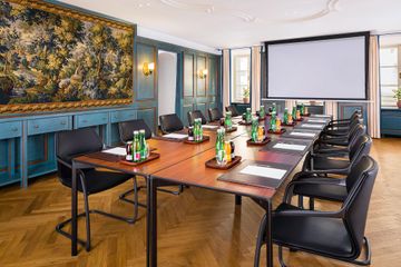 Salzburg Client Meeting Boardroom Bibliothek image 5