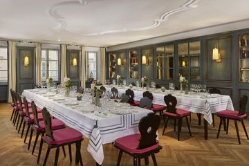 Salzburg Client Meeting Boardroom Bibliothek image 1